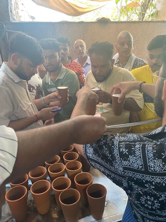 デリー　人気ラッシー店